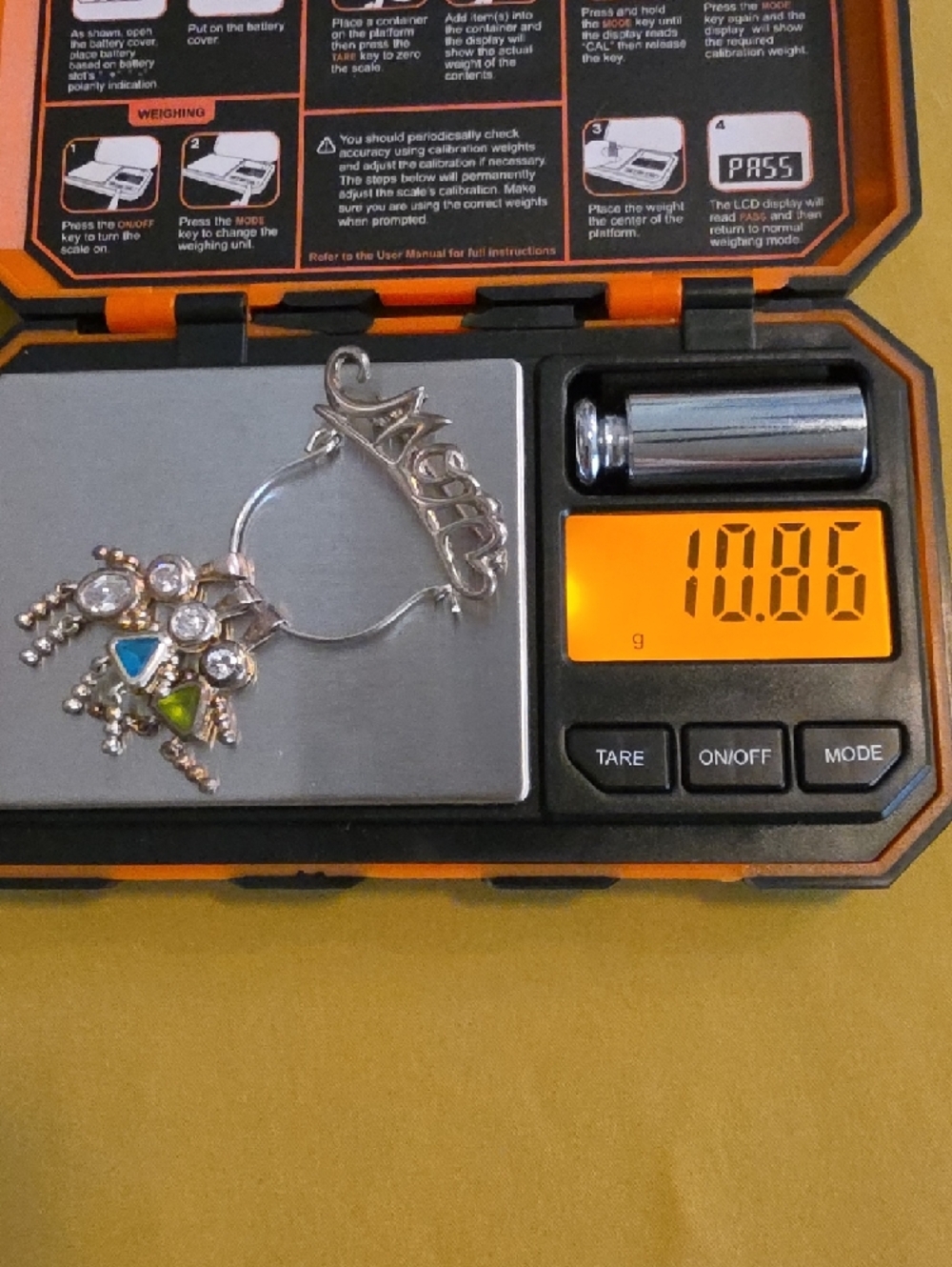 Vintage 925 Silver "Mom" Pin Featuring Three Dangling Charms - All Stamped 925 - Picture 10 of 10
